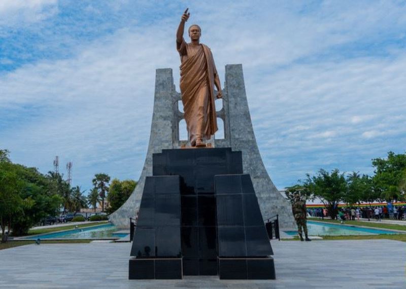 knmp_statue1